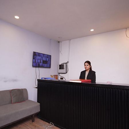 Hotel Mira Residency- Outer Ring Road, Paschim Vihar デリー エクステリア 写真