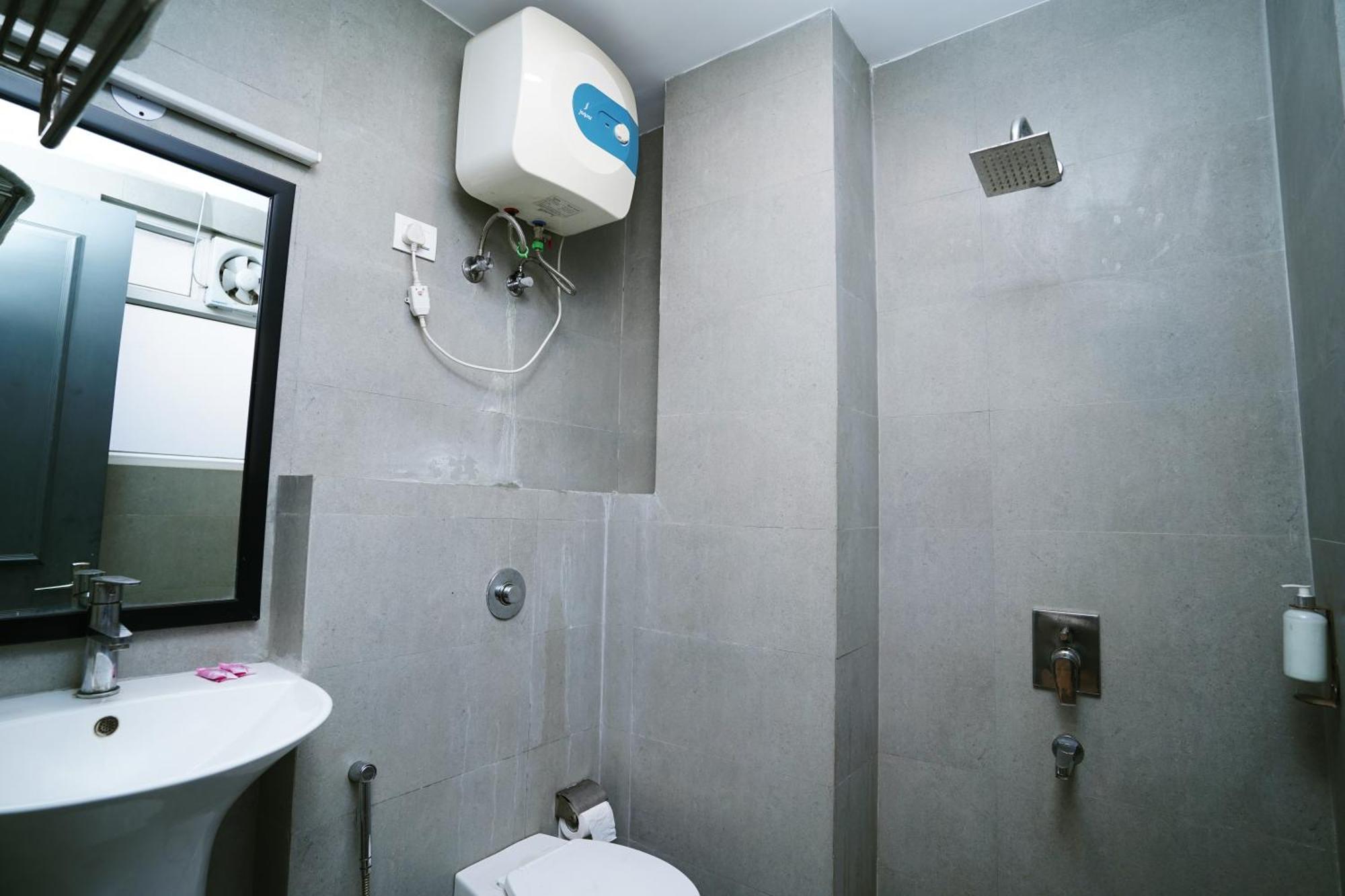 Hotel Mira Residency- Outer Ring Road, Paschim Vihar デリー エクステリア 写真