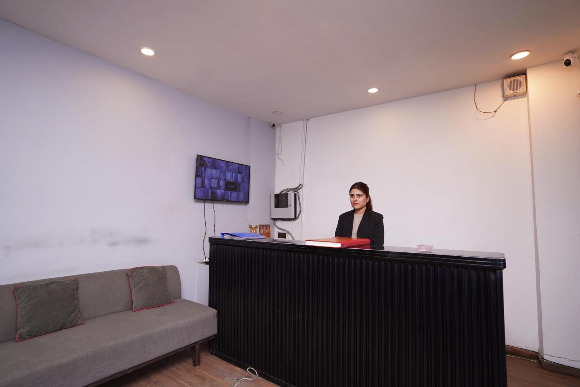 Hotel Mira Residency- Outer Ring Road, Paschim Vihar デリー エクステリア 写真