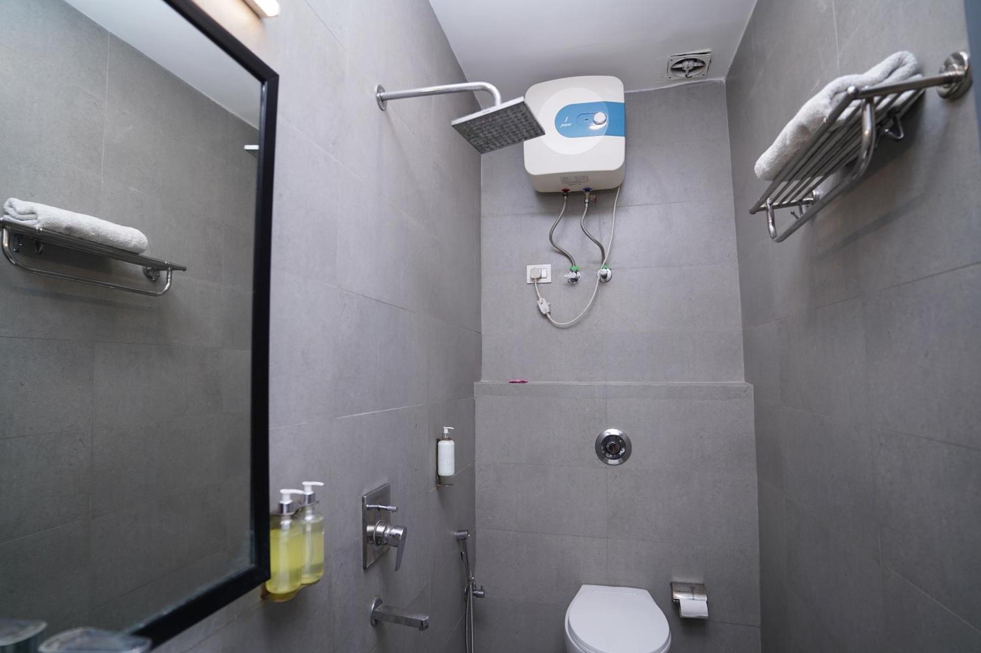 Hotel Mira Residency- Outer Ring Road, Paschim Vihar デリー エクステリア 写真
