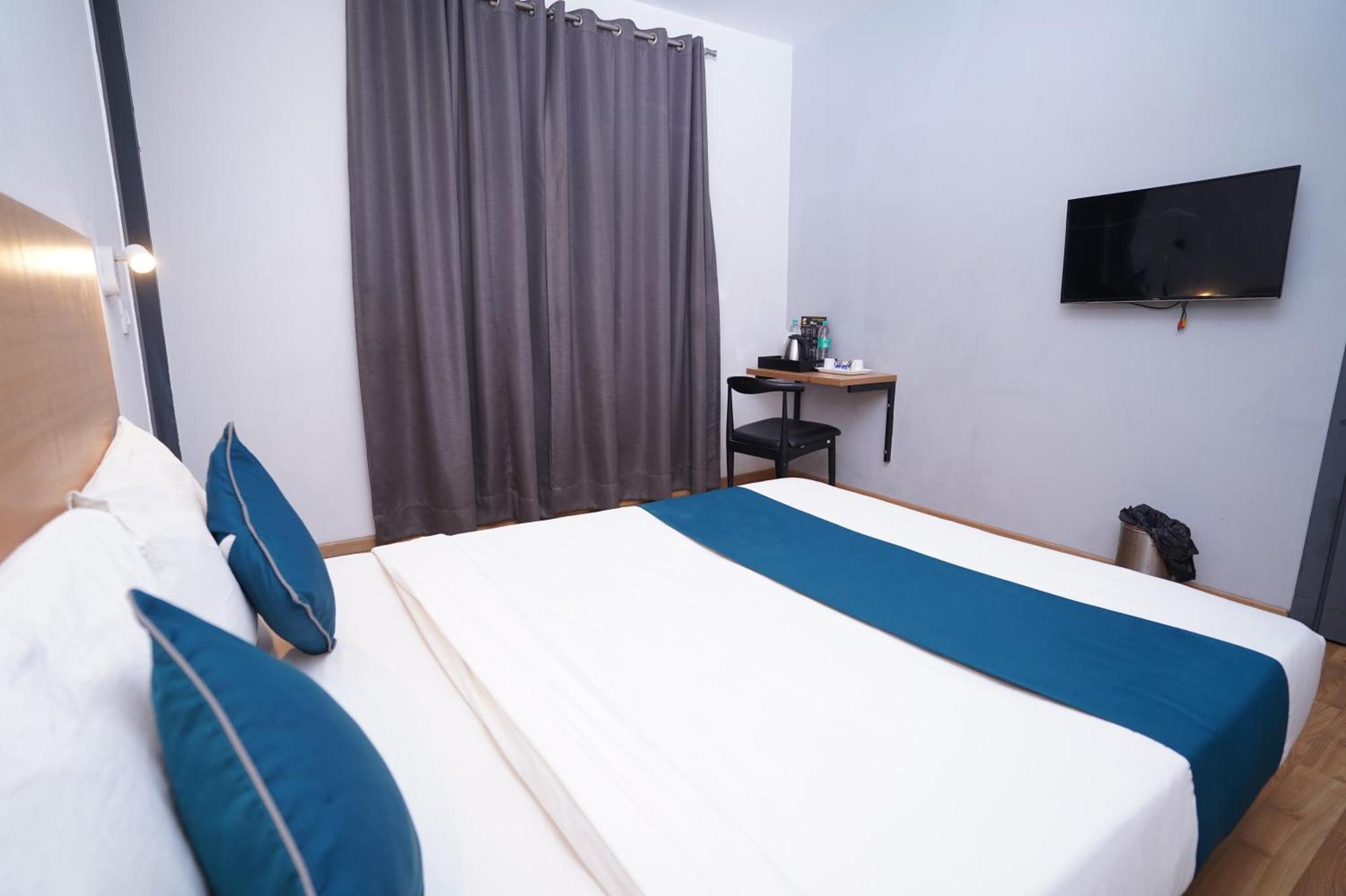 Hotel Mira Residency- Outer Ring Road, Paschim Vihar デリー エクステリア 写真