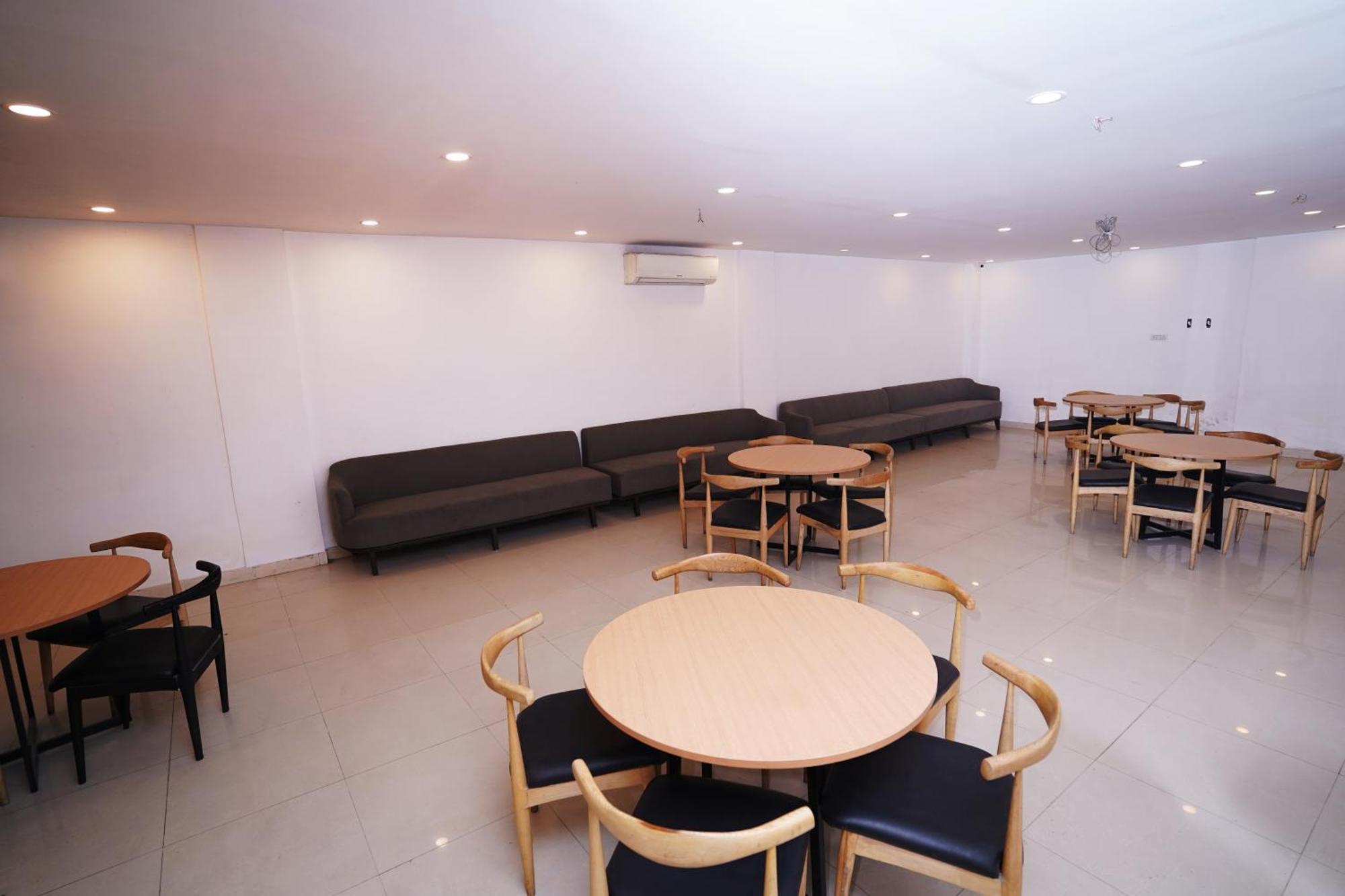 Hotel Mira Residency- Outer Ring Road, Paschim Vihar デリー エクステリア 写真