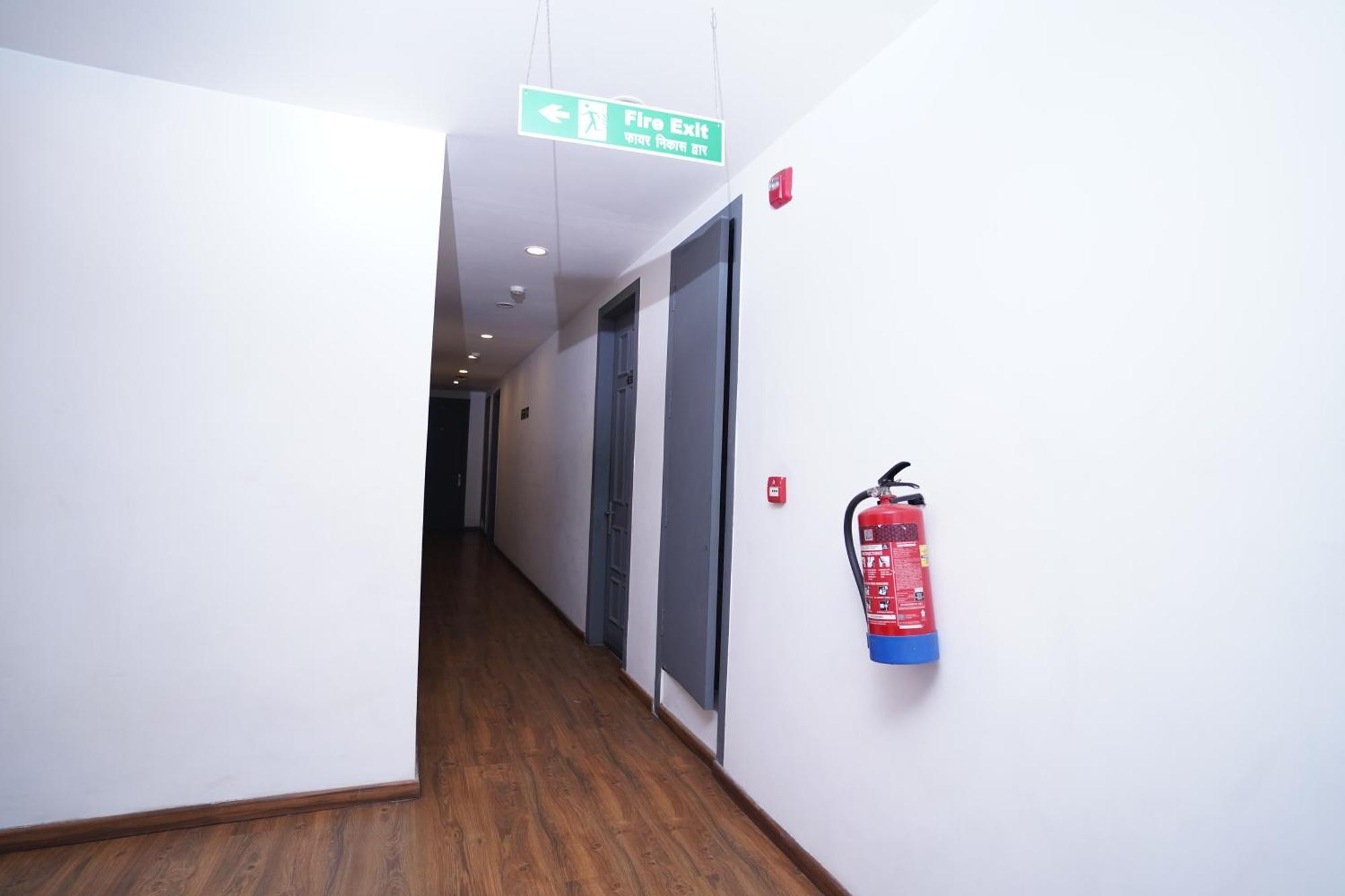 Hotel Mira Residency- Outer Ring Road, Paschim Vihar デリー エクステリア 写真